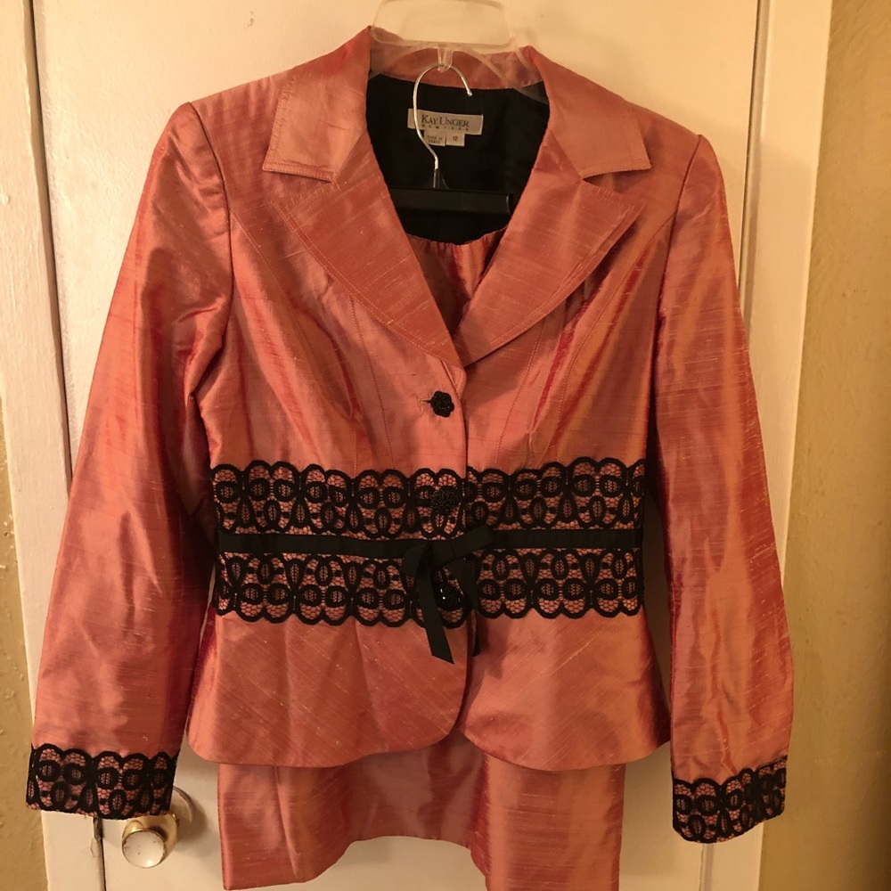 Kay Unger Woman’s suit